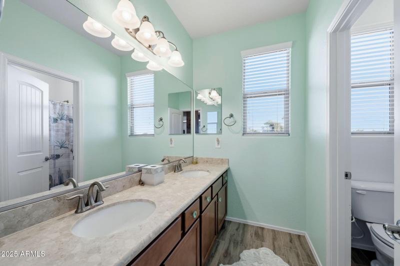 037__21256 E Waverly Dr