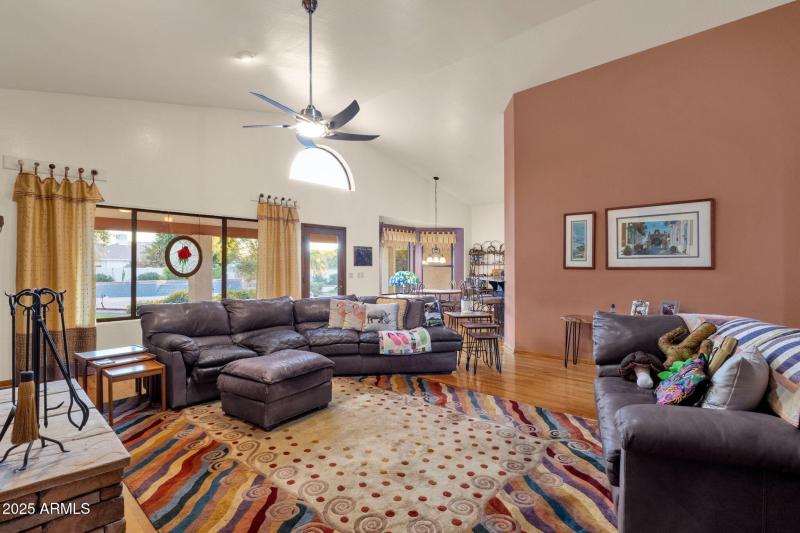 22-web-or-mls-1911-e-bruce-ave