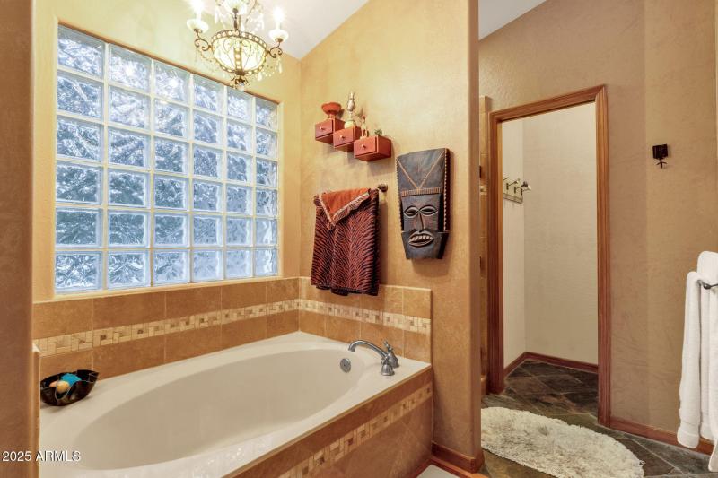 31-web-or-mls-1911-e-bruce-ave