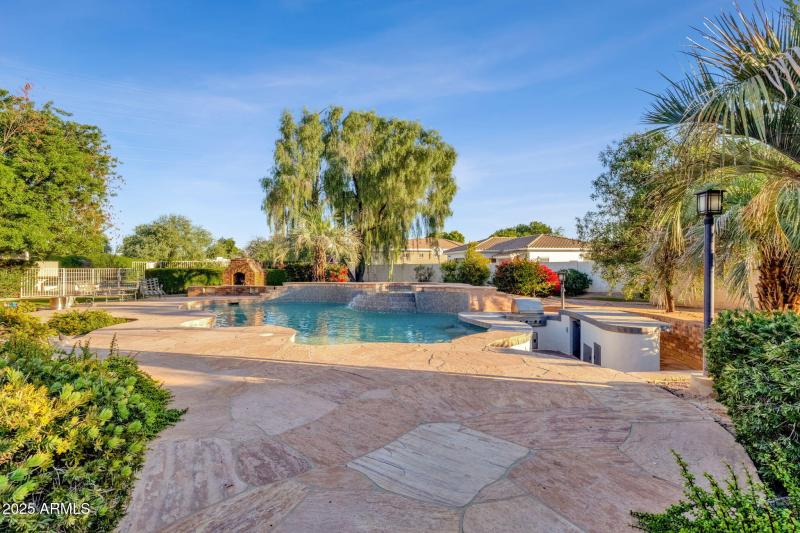 92-web-or-mls-1911-e-bruce-ave