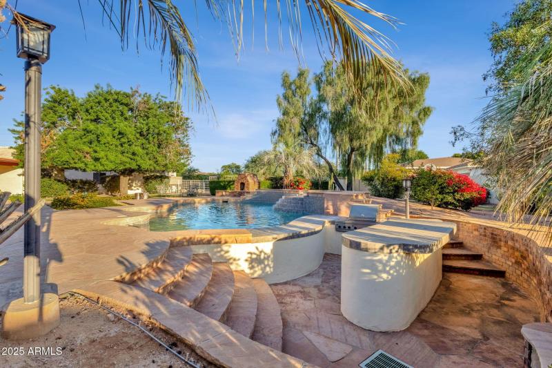 93-web-or-mls-1911-e-bruce-ave