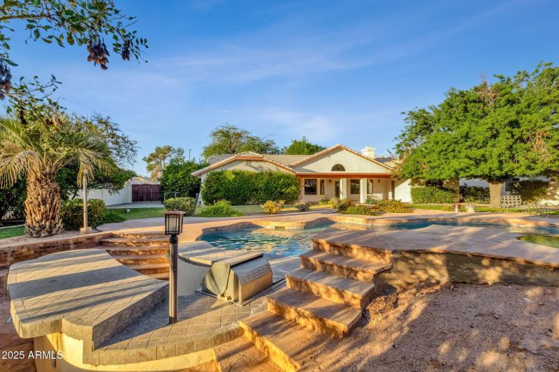 94-web-or-mls-1911-e-bruce-ave