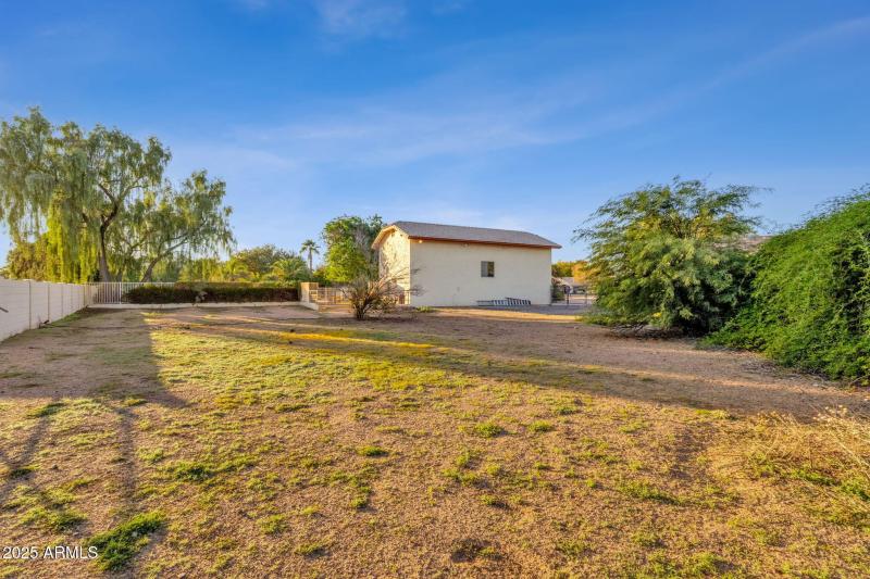 98-web-or-mls-1911-e-bruce-ave