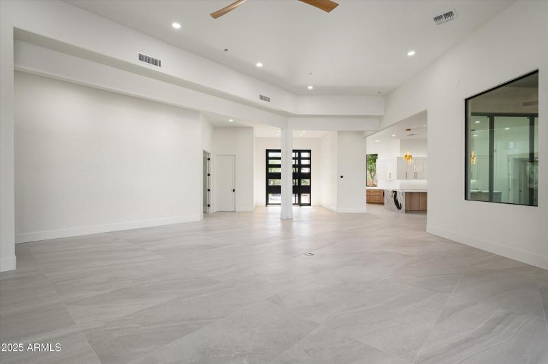 12-12816ETurquoiseAve-12