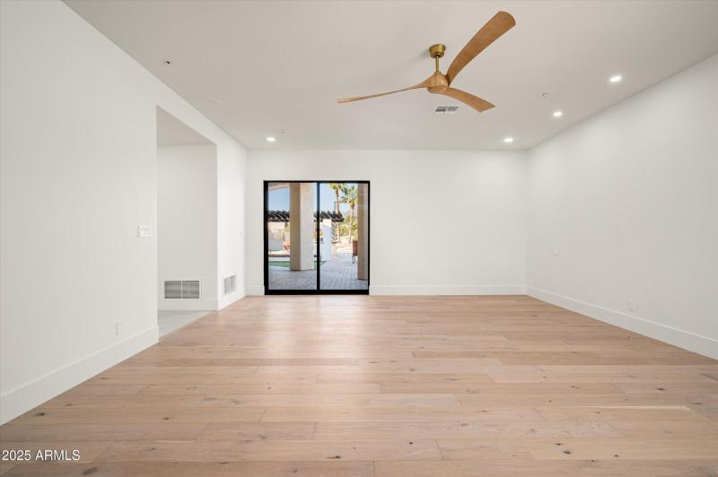 23-12816ETurquoiseAve-23