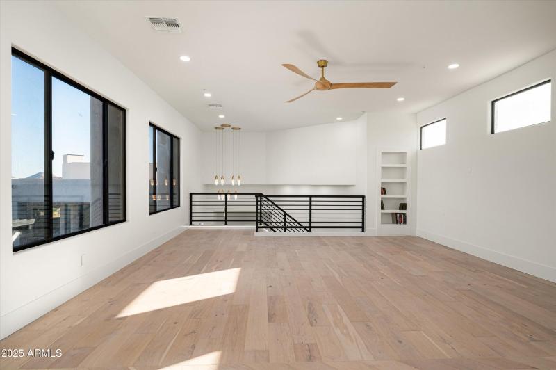 48-12816ETurquoiseAve-48