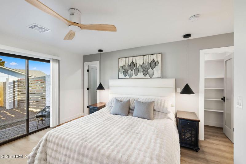 19-Primary Bedroom (1)