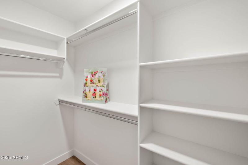 21-Primary Closet (1)