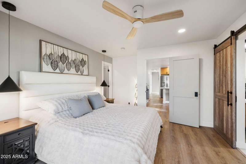 23-Primary Bedroom (3)