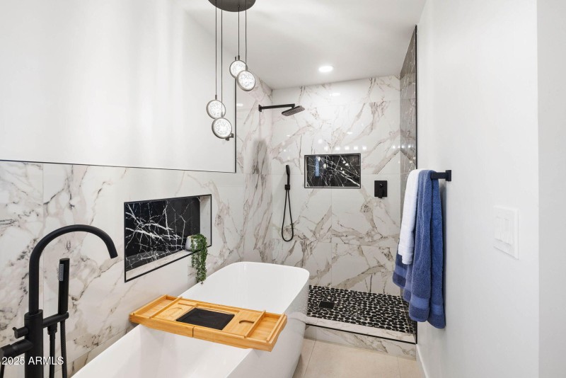 24-Primary Bathroom (1)