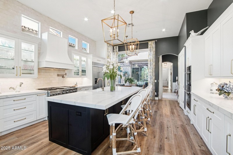 Designer Kitchen W Seating