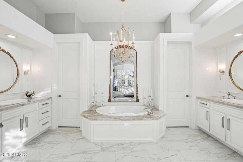 Spa-Like Primary Ensuite