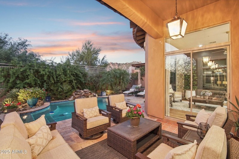 Serene Backyard Retreat