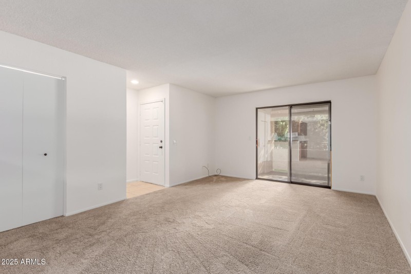 Living Rm 2 Non-Staged