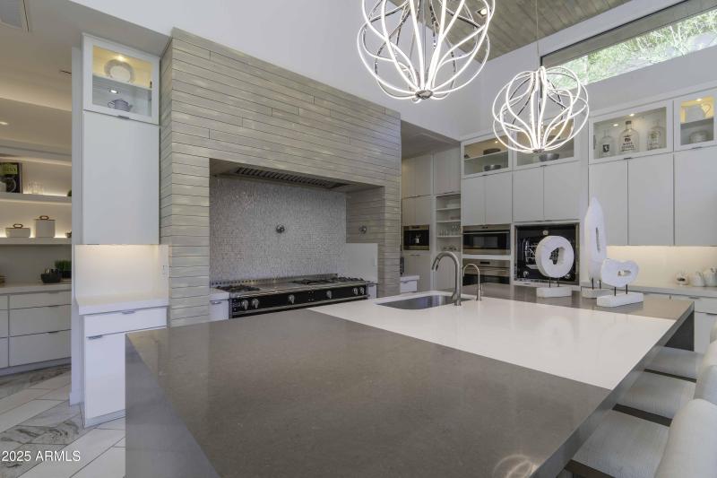 Kitchen Island w/white & gray quartz
