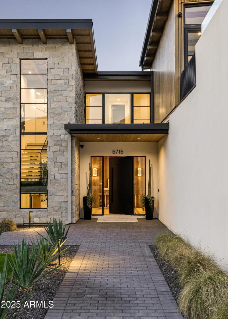 003-5715 E Monterosa St Phoenix_03