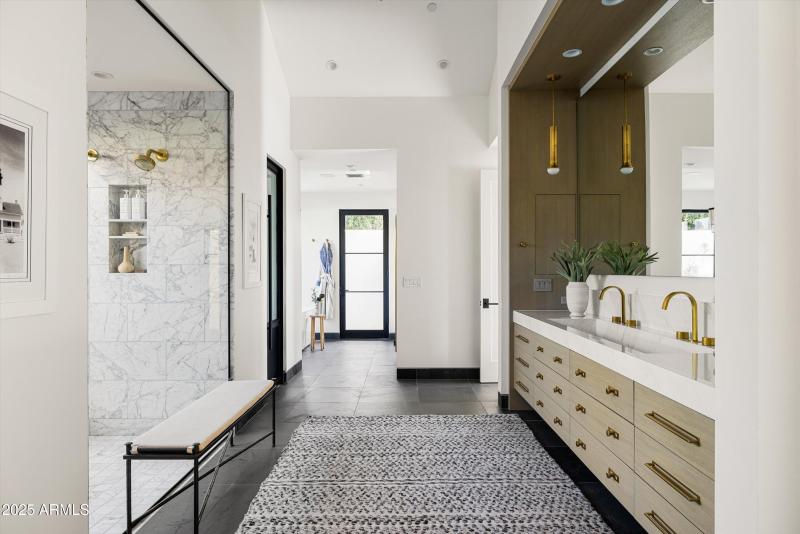 042-5715 E Monterosa St Phoenix_42