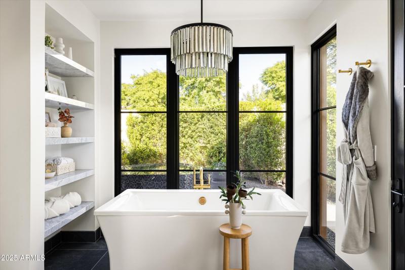 046-5715 E Monterosa St Phoenix_46