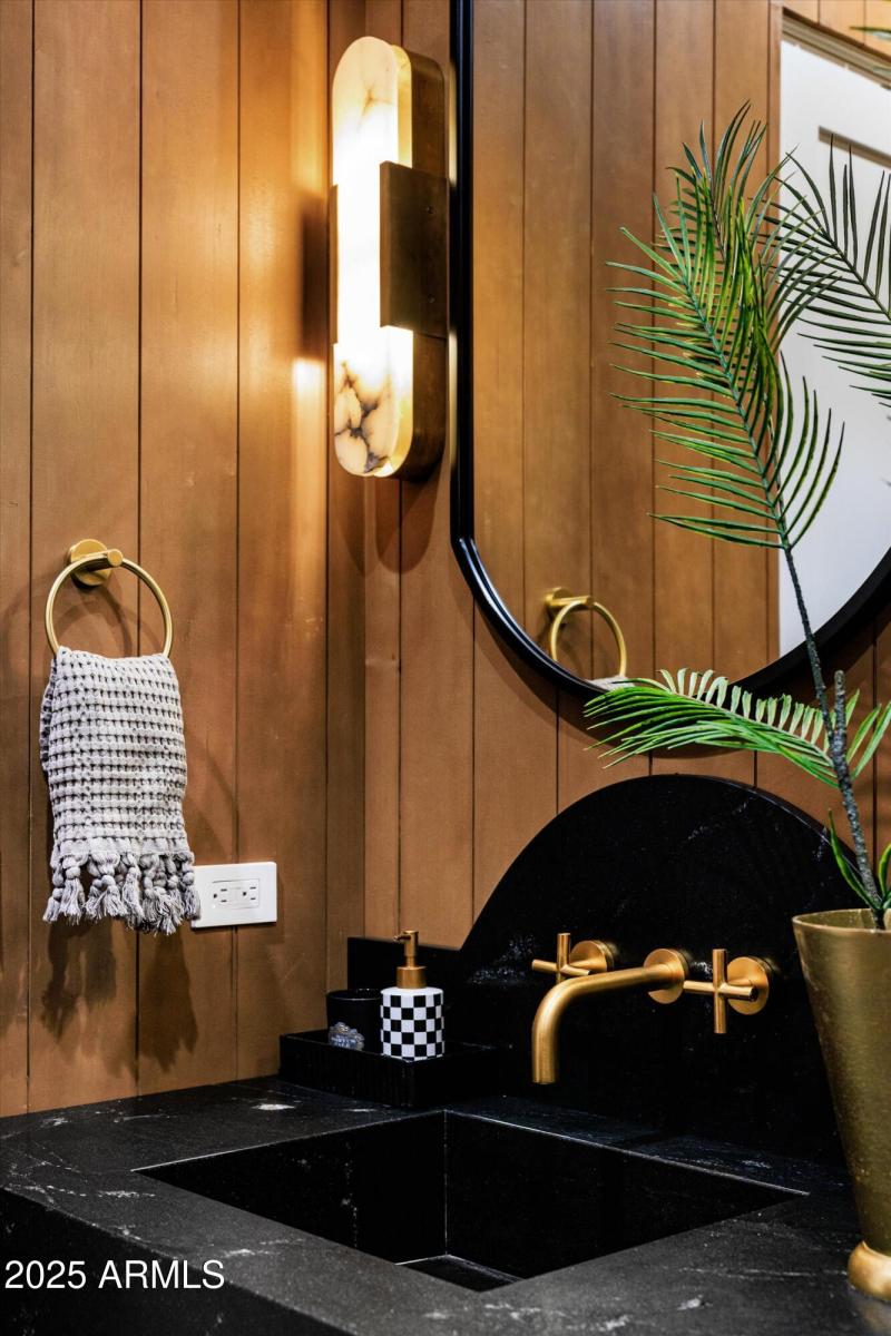 064-5715 E Monterosa St Phoenix_64