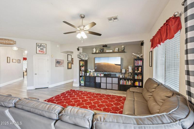 8-web-or-mls-E Decatur St-S1611-008