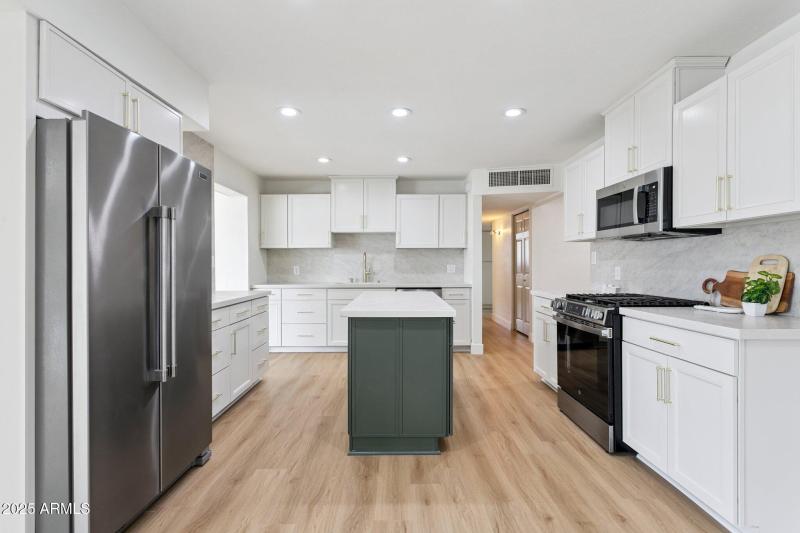 14-web-or-mls-7827-e-moreland-st