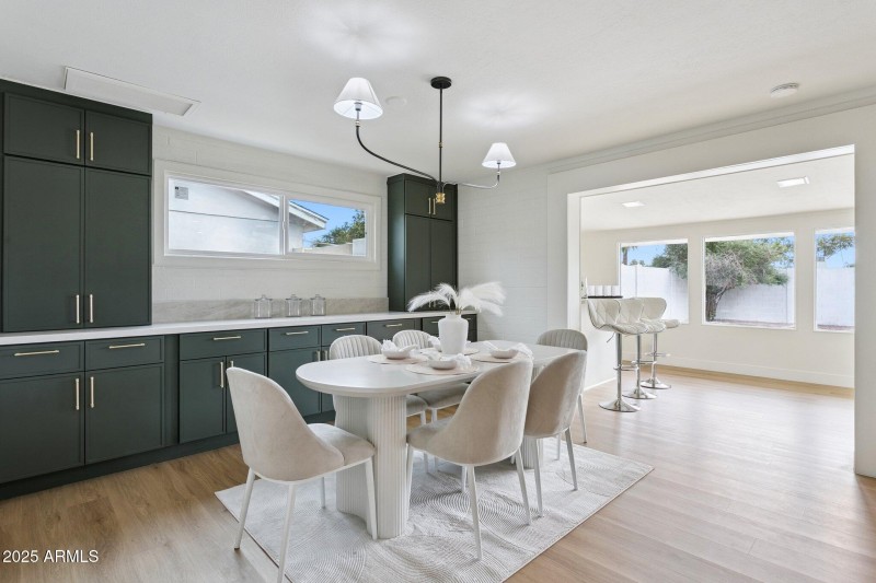 17-web-or-mls-7827-e-moreland-st