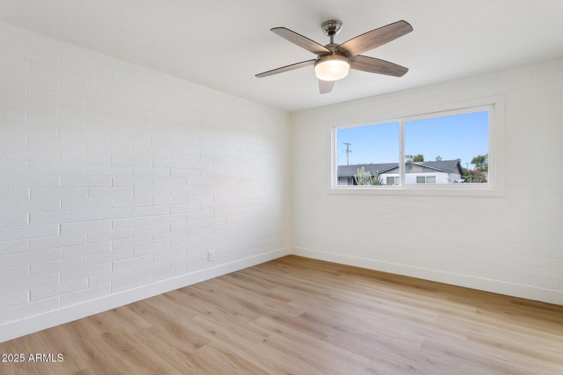 27-web-or-mls-7827-e-moreland-st