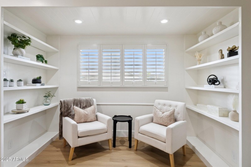 32-web-or-mls-7827-e-moreland-st