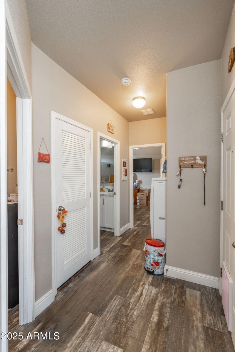 7-web-or-mls-1023-thorton-rd