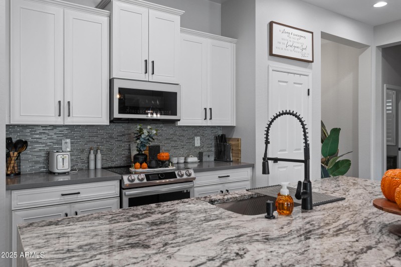 12090 W Peak View Rd-10