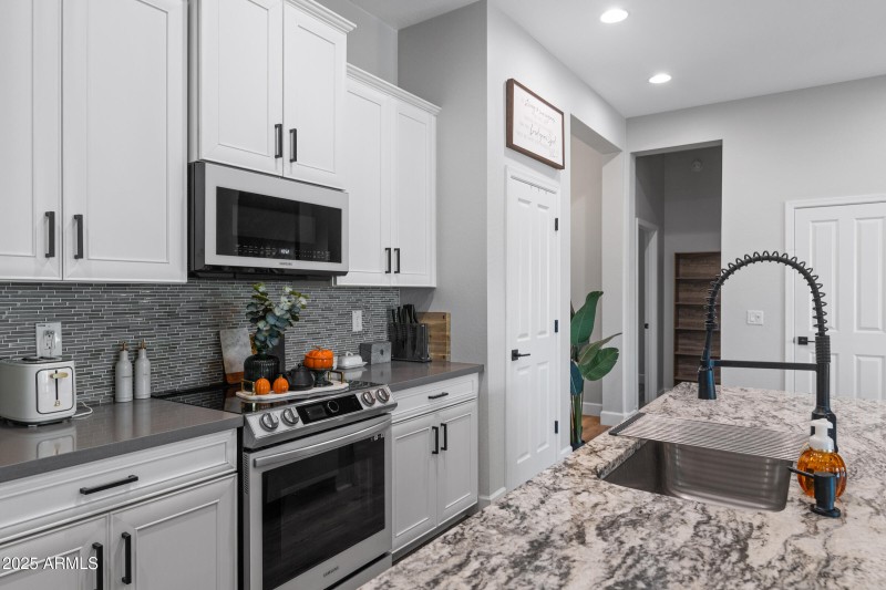 12090 W Peak View Rd-11