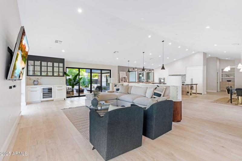 6-web-or-mls-3842-e-san-miguel-ave