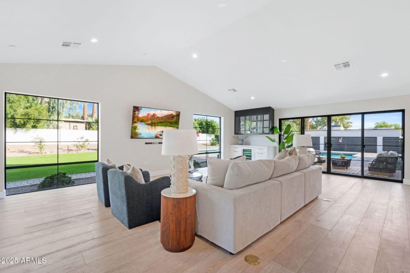 7-web-or-mls-3842-e-san-miguel-ave