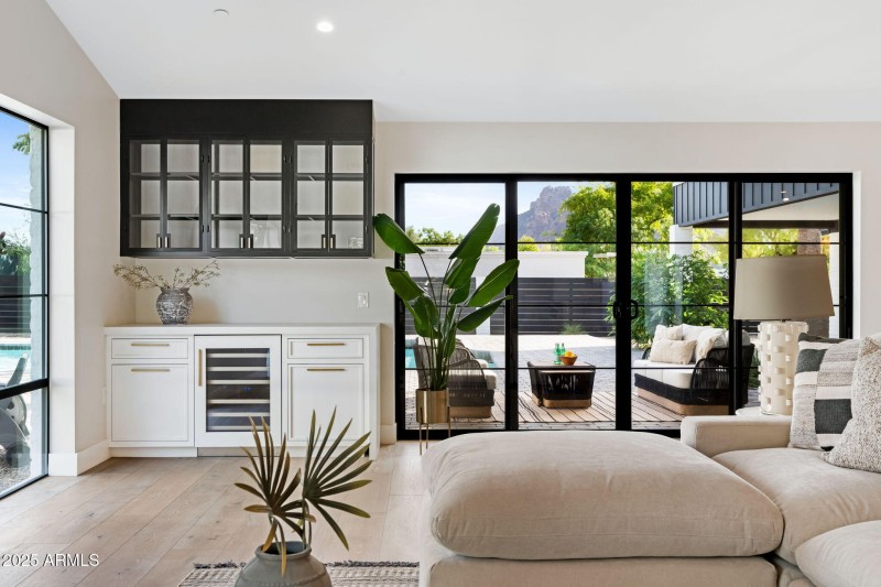 8-web-or-mls-3842-e-san-miguel-ave