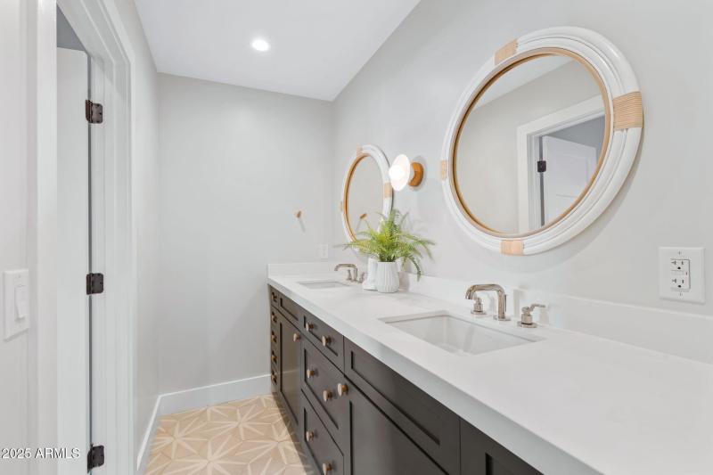 31-web-or-mls-3842-e-san-miguel-ave