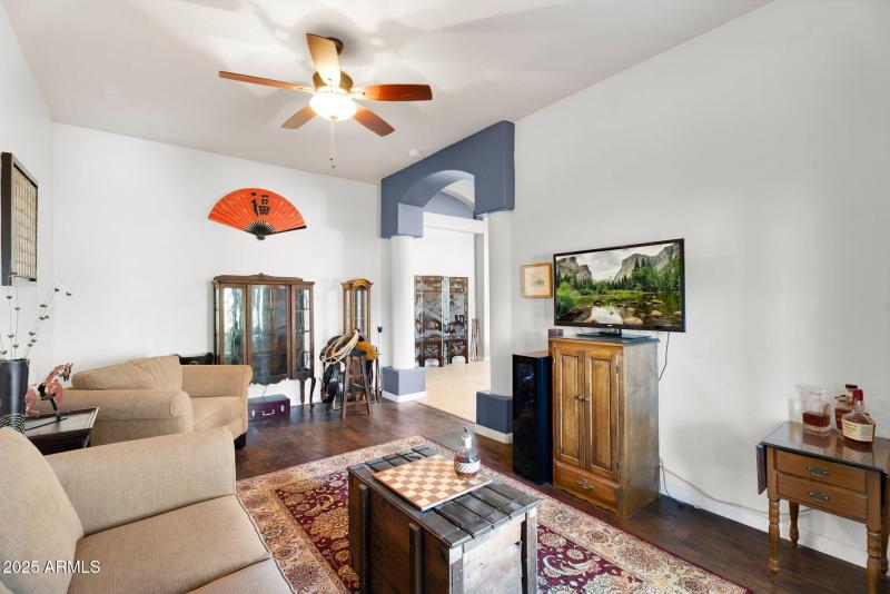 12-web-or-mls-907 E Carlise Rd-13