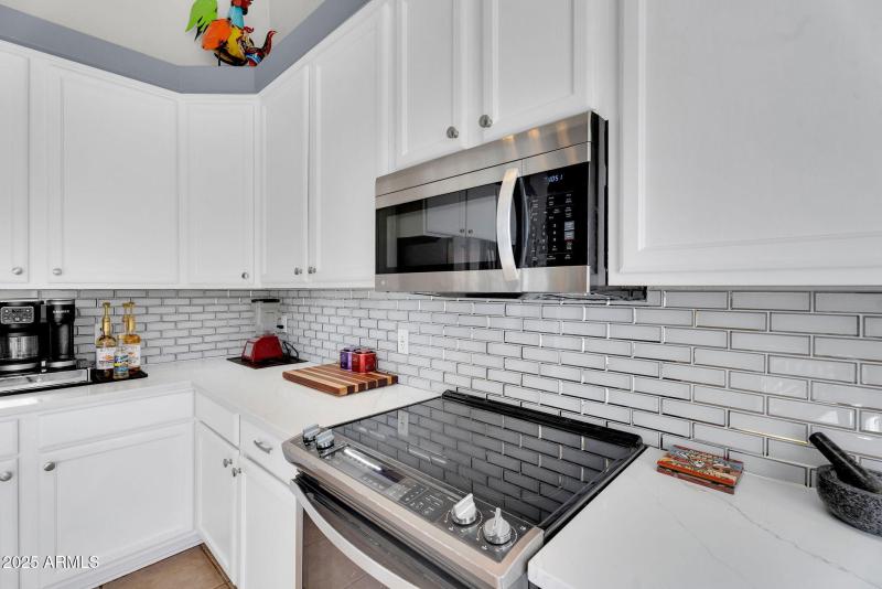 18-web-or-mls-907 E Carlise Rd-18