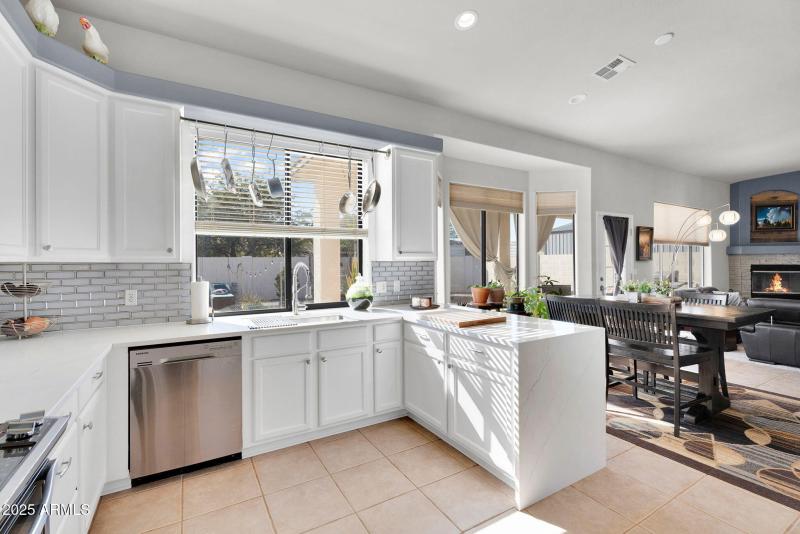 19-web-or-mls-907 E Carlise Rd-16