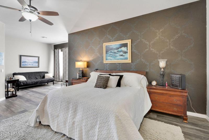 23-web-or-mls-907 E Carlise Rd-21