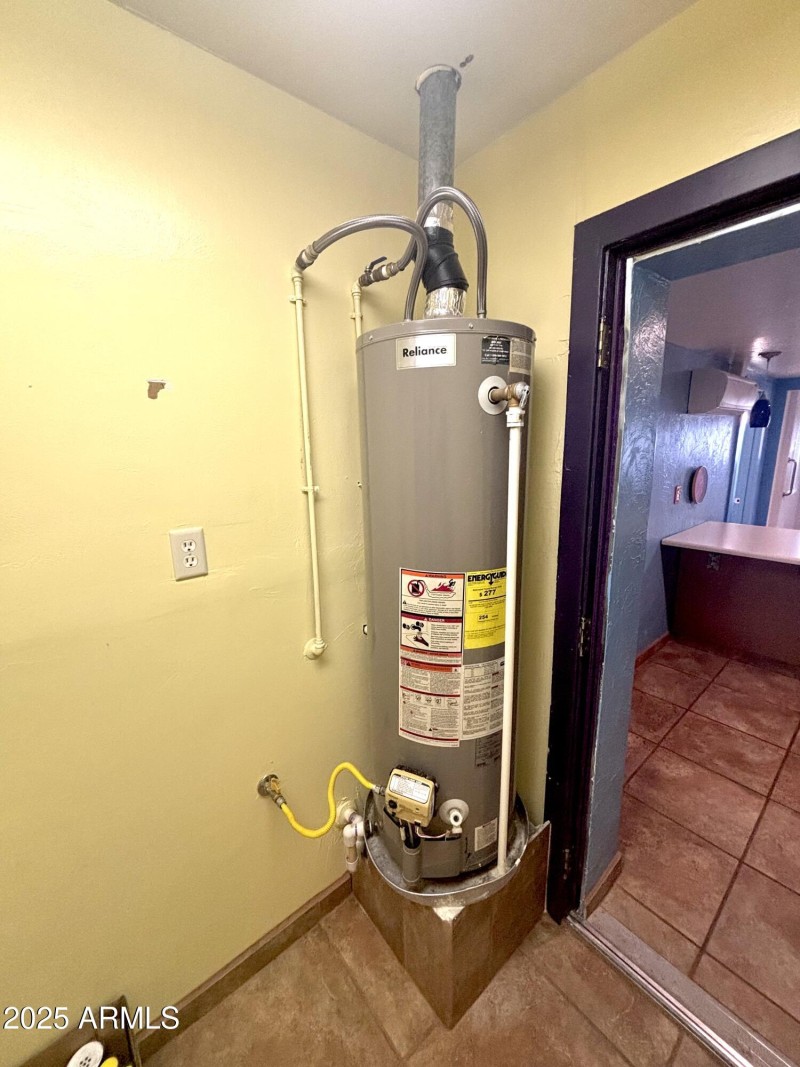 230 W 1st Ave Pantry Space