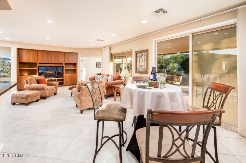 Dining or Entertaining Area