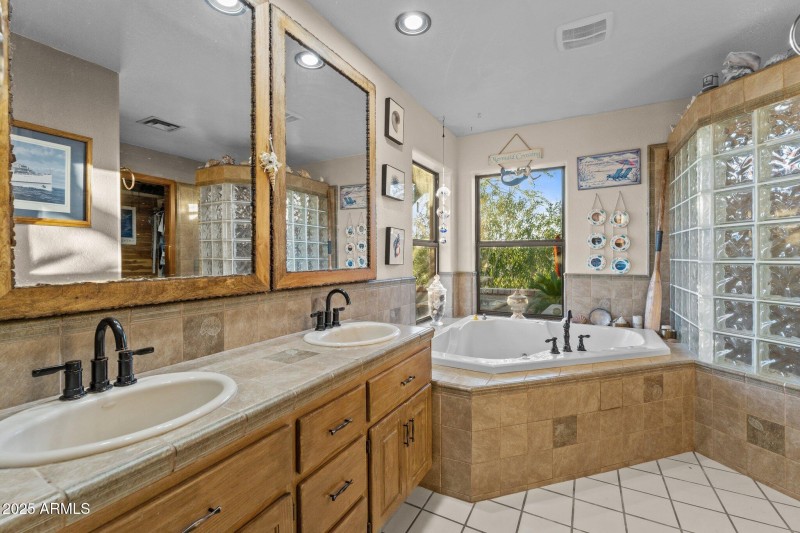 Master Bath and Spa Tub (1)