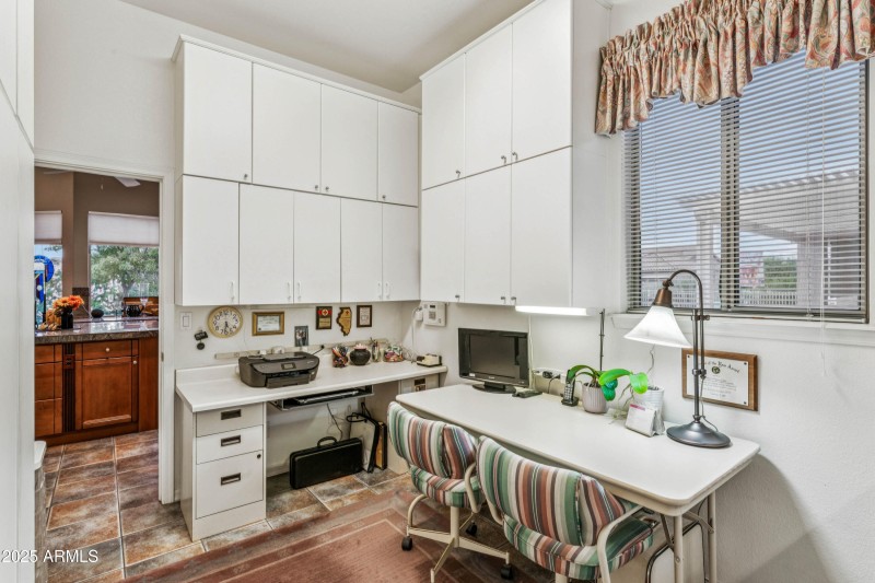 LG BONUS CRAFT/WORK/OFFICE AREA