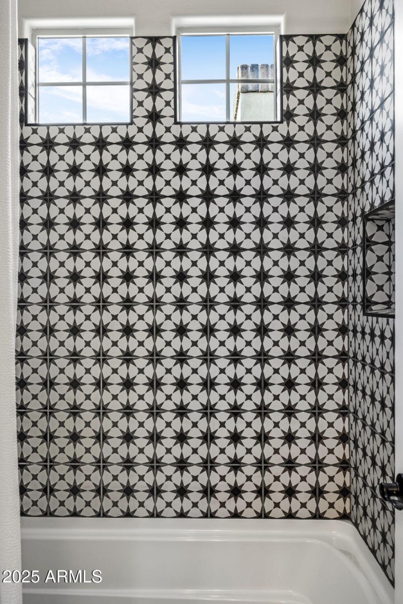 Main bathroom shower