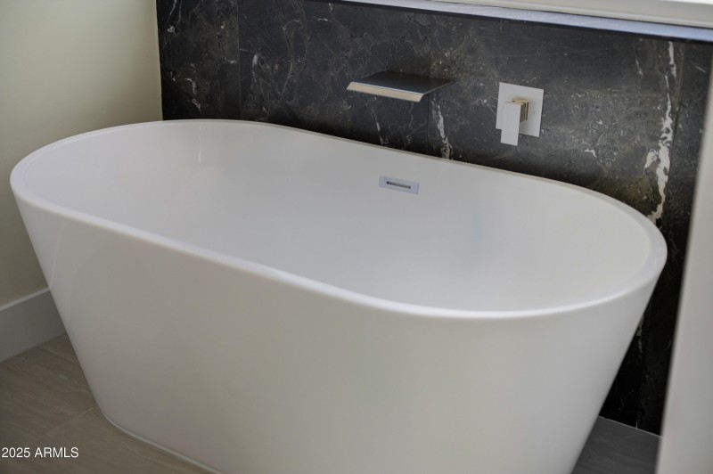 10039 N Burris Rd-111