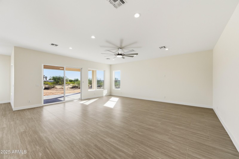 10039 N Burris Rd-124