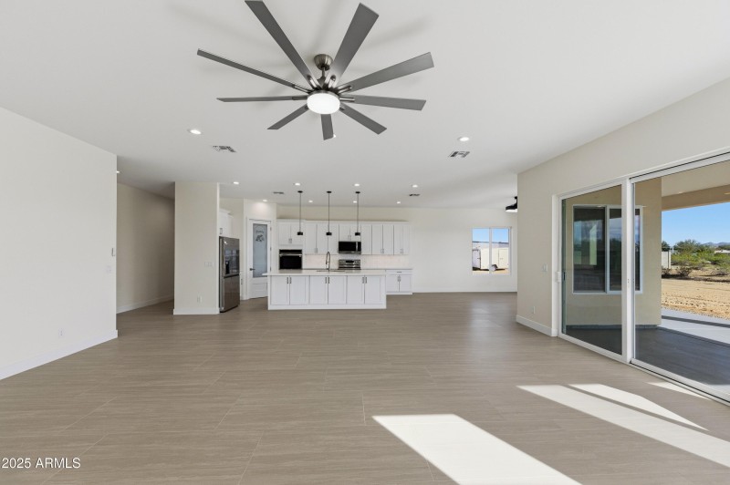 10039 N Burris Rd-127