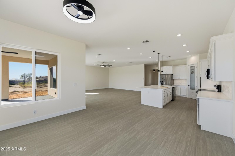 10039 N Burris Rd-129