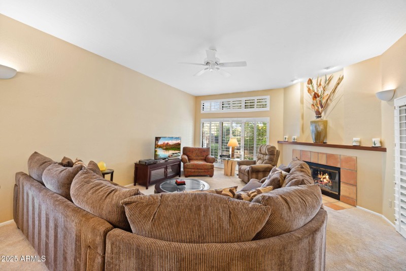 9-web-or-mls-11837-n-40th-pl