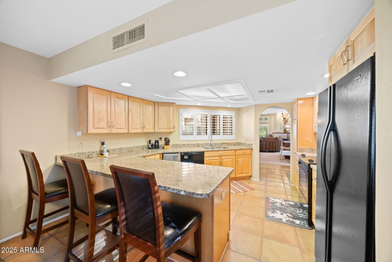 11-web-or-mls-11837-n-40th-pl